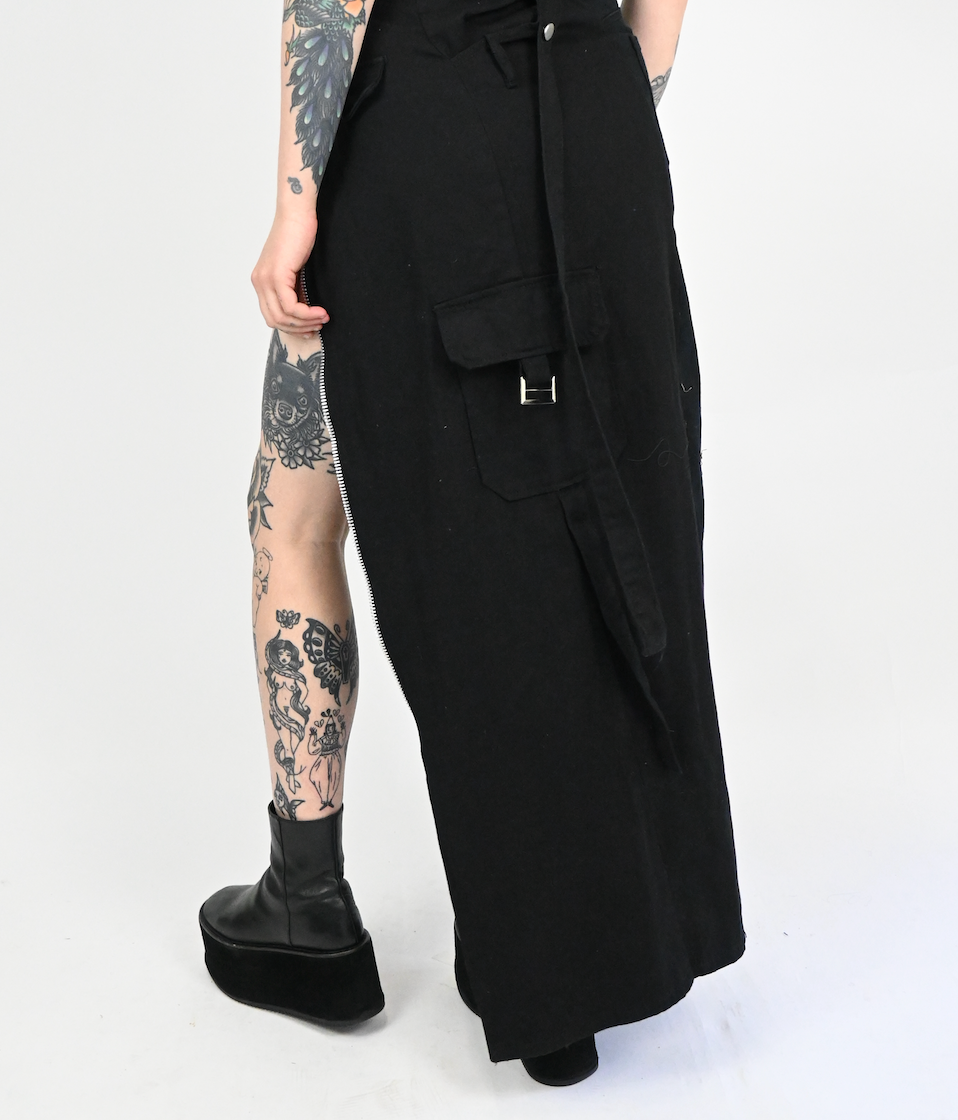 Split cargo skirt